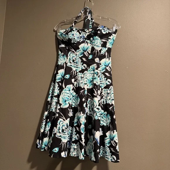 White House Black Market Convertible Dress White House Black Market Convertible Halter Neck Sundress With Pockets White House Black Market Convertible Dress White House Black Market Convertible Halter Neck Sundress With Pockets
